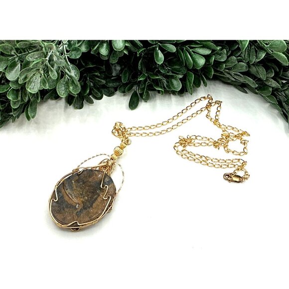 Tigers Eye Pendant Necklace With Gold Wire Wrap and Chain - Picture 3 of 5